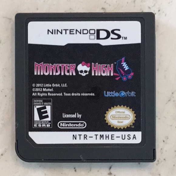Monster High Skultimate Roller Maze Nintendo DS Game Complete In Box CIB Skating - Picture 4 of 12